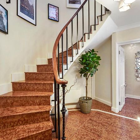 Mews House London With Private Patio & Parking Villa Bagian luar foto
