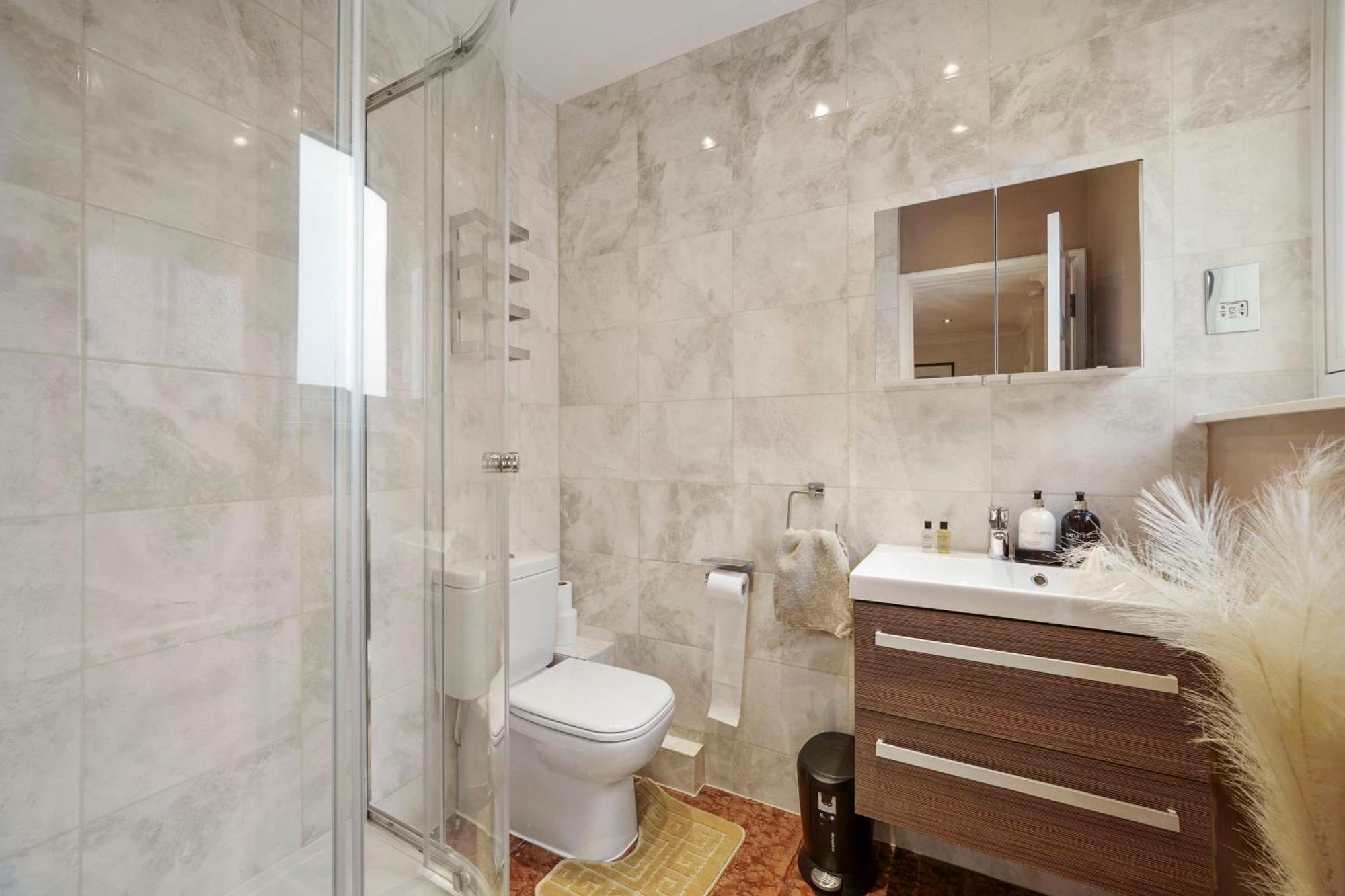 Mews House London With Private Patio & Parking Villa Bagian luar foto