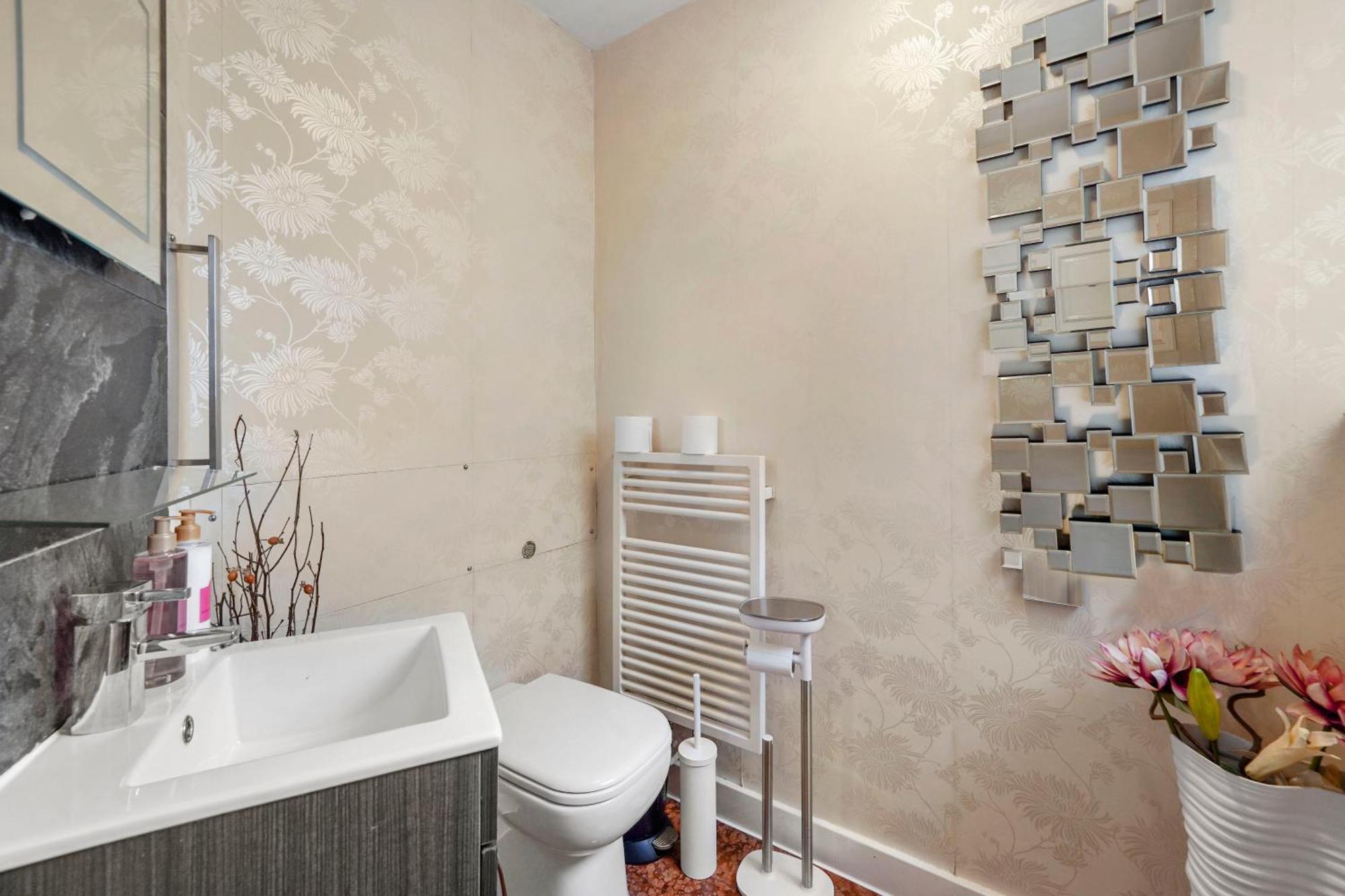 Mews House London With Private Patio & Parking Villa Bagian luar foto