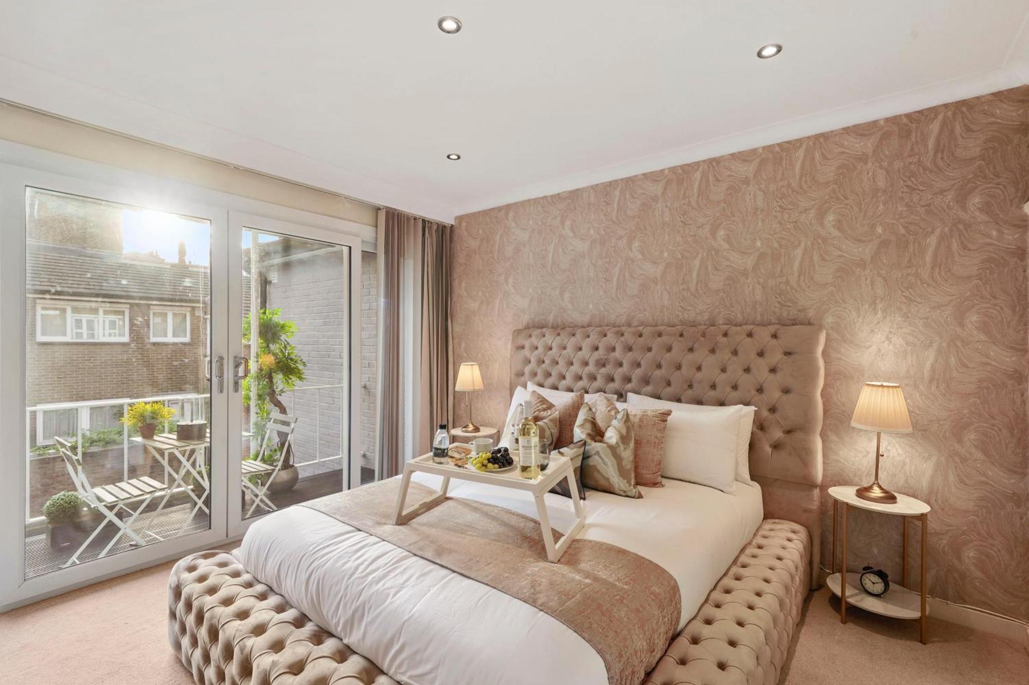 Mews House London With Private Patio & Parking Villa Bagian luar foto