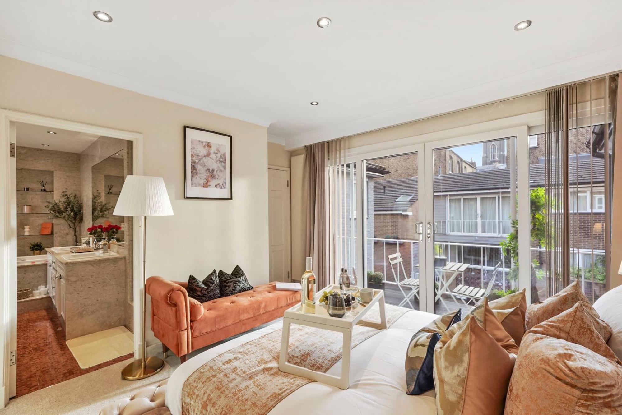 Mews House London With Private Patio & Parking Villa Bagian luar foto