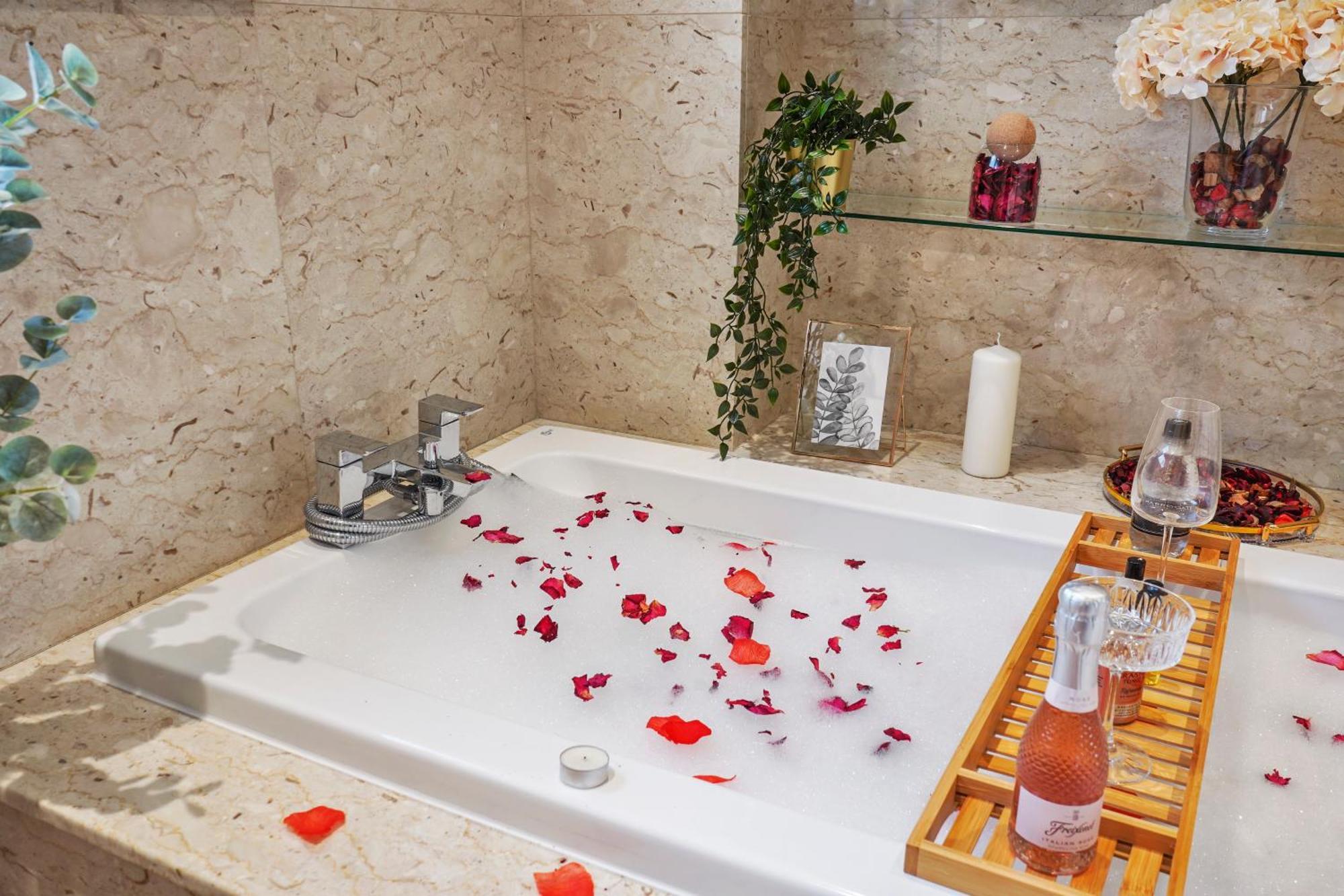 Mews House London With Private Patio & Parking Villa Bagian luar foto