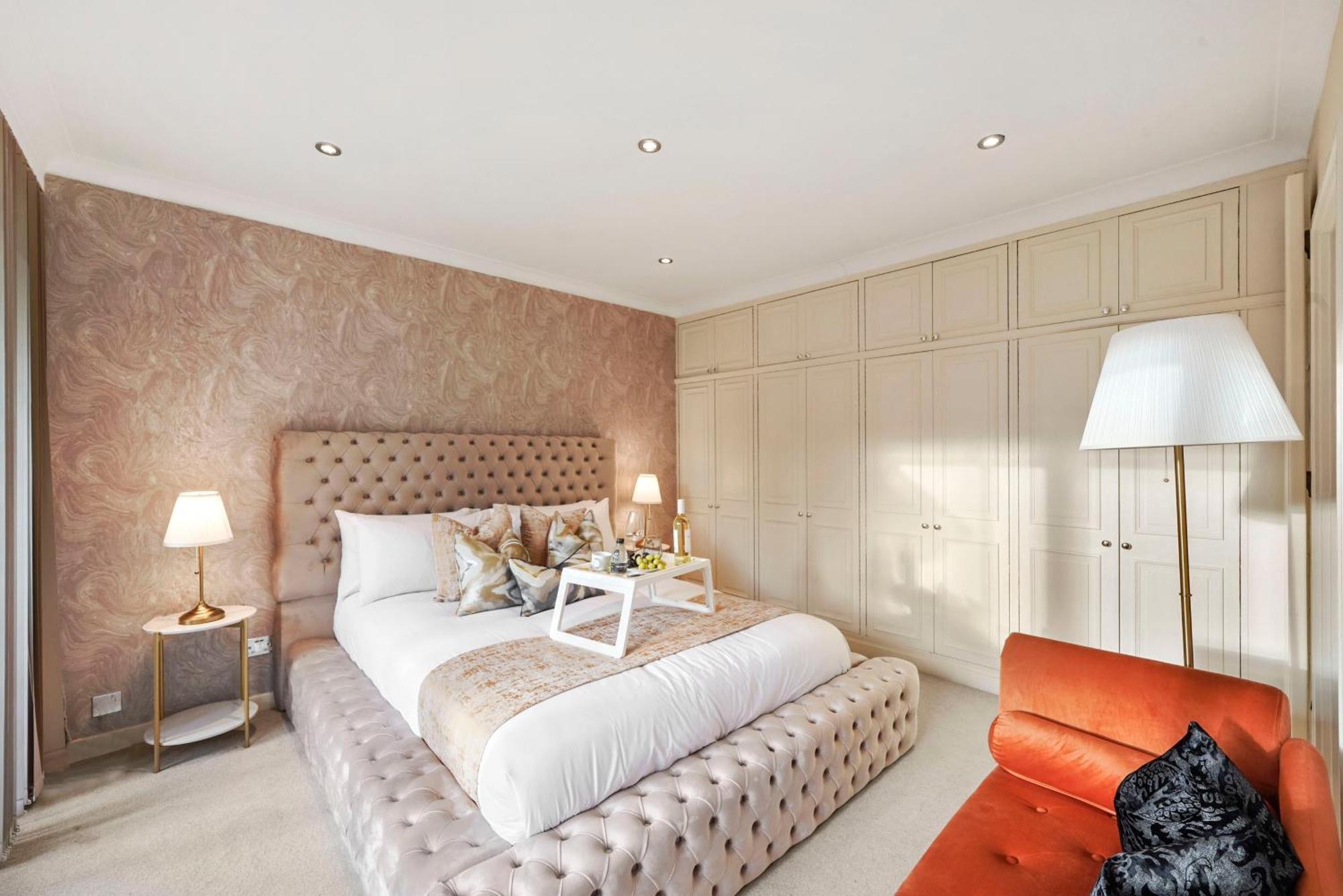 Mews House London With Private Patio & Parking Villa Bagian luar foto